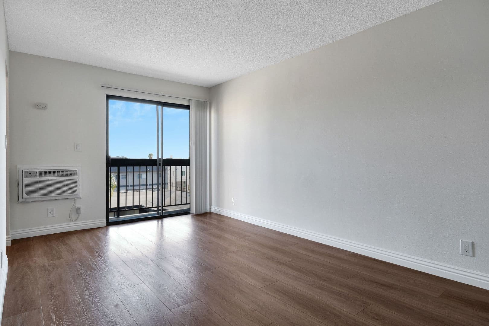 Los Angeles Apartment: 1255 N Orange Dr