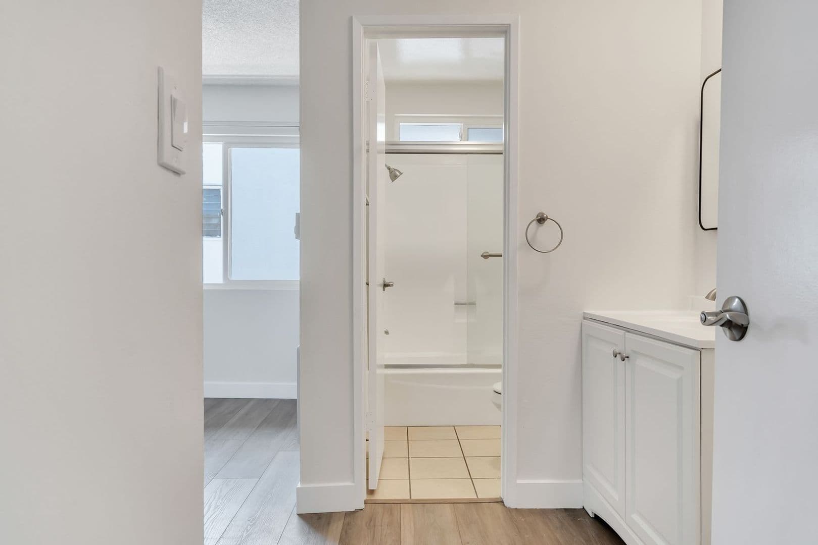 Los Angeles Apartment: 1436 S Centinela Ave
