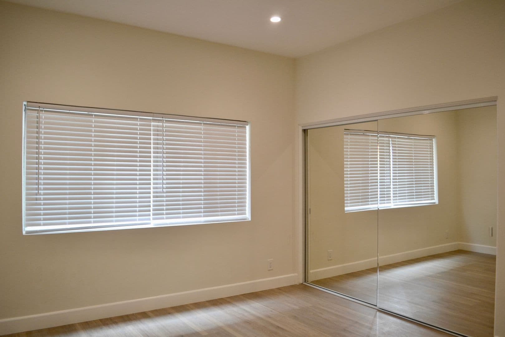 Beverly Hills Apartment: 134 S Elm Dr