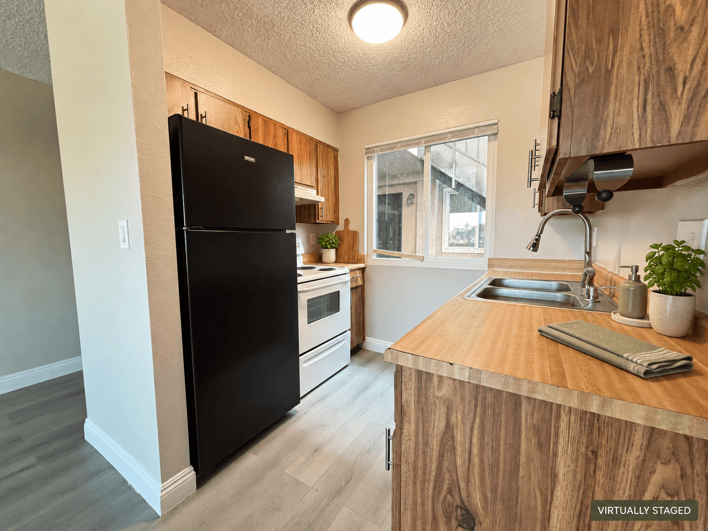Henderson Apartment: 225 E Foster Ave. Unit 2