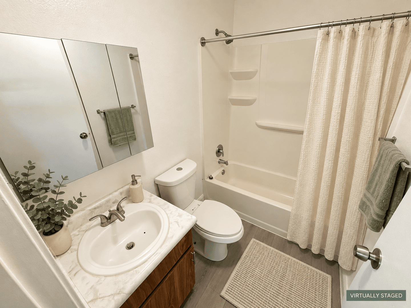 Henderson Apartment: 225 E Foster Ave. Unit 2