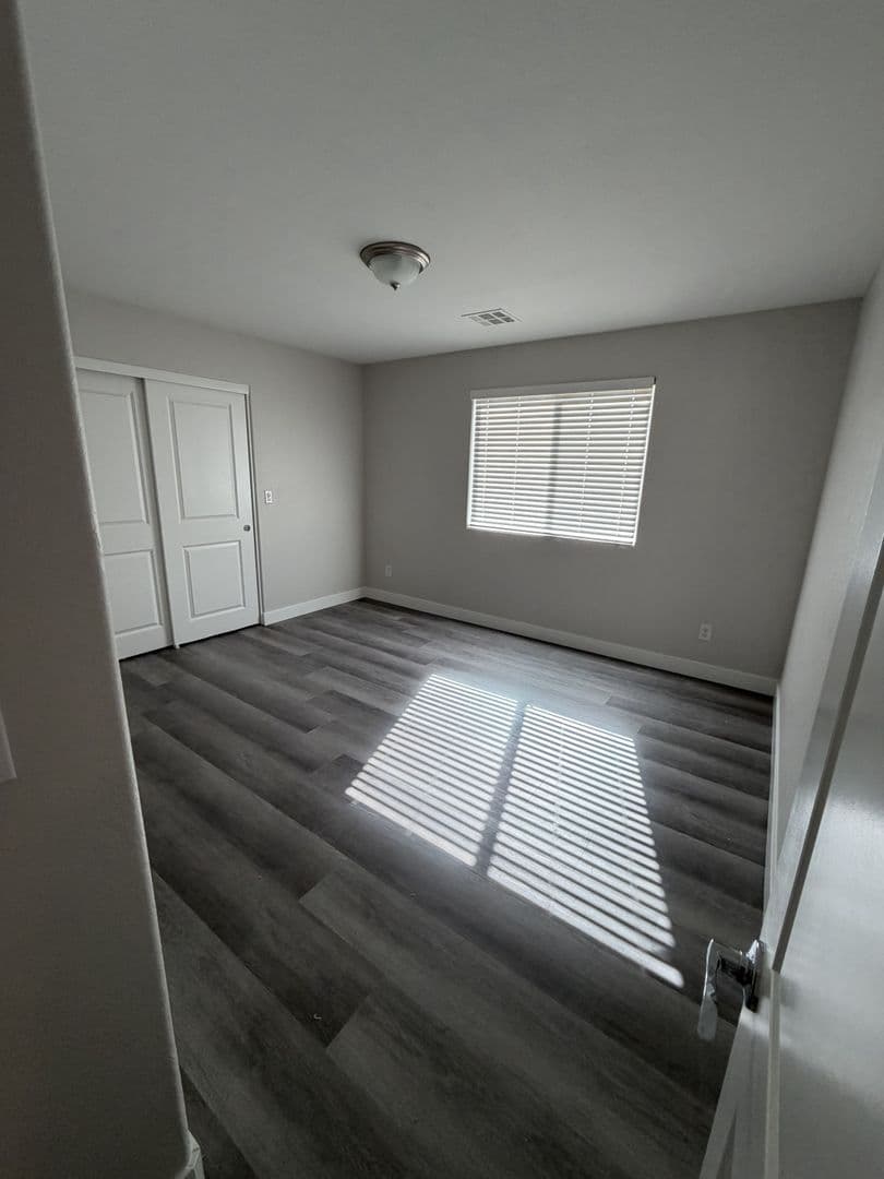 North Las Vegas House: 1054 Twincrest Ave