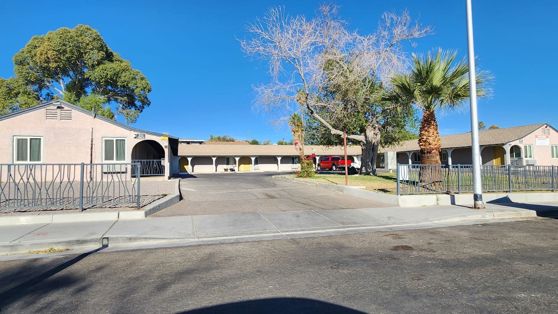 Las Vegas Apartment: 311 N 16th St #03