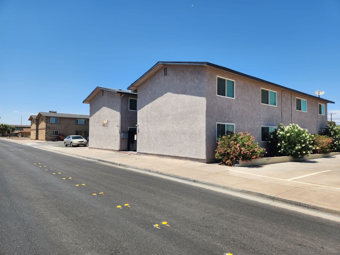 Henderson Apartment: 225 E Foster Ave. Unit 2