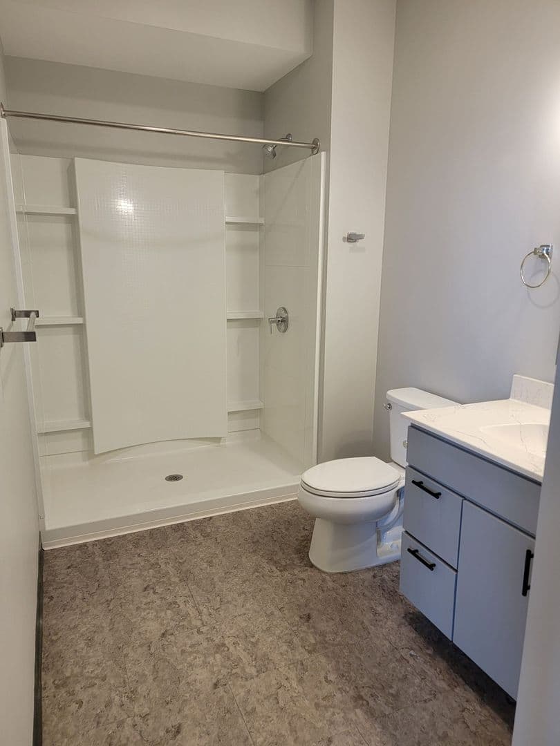 Manchester Apartment: 252 Willow Street