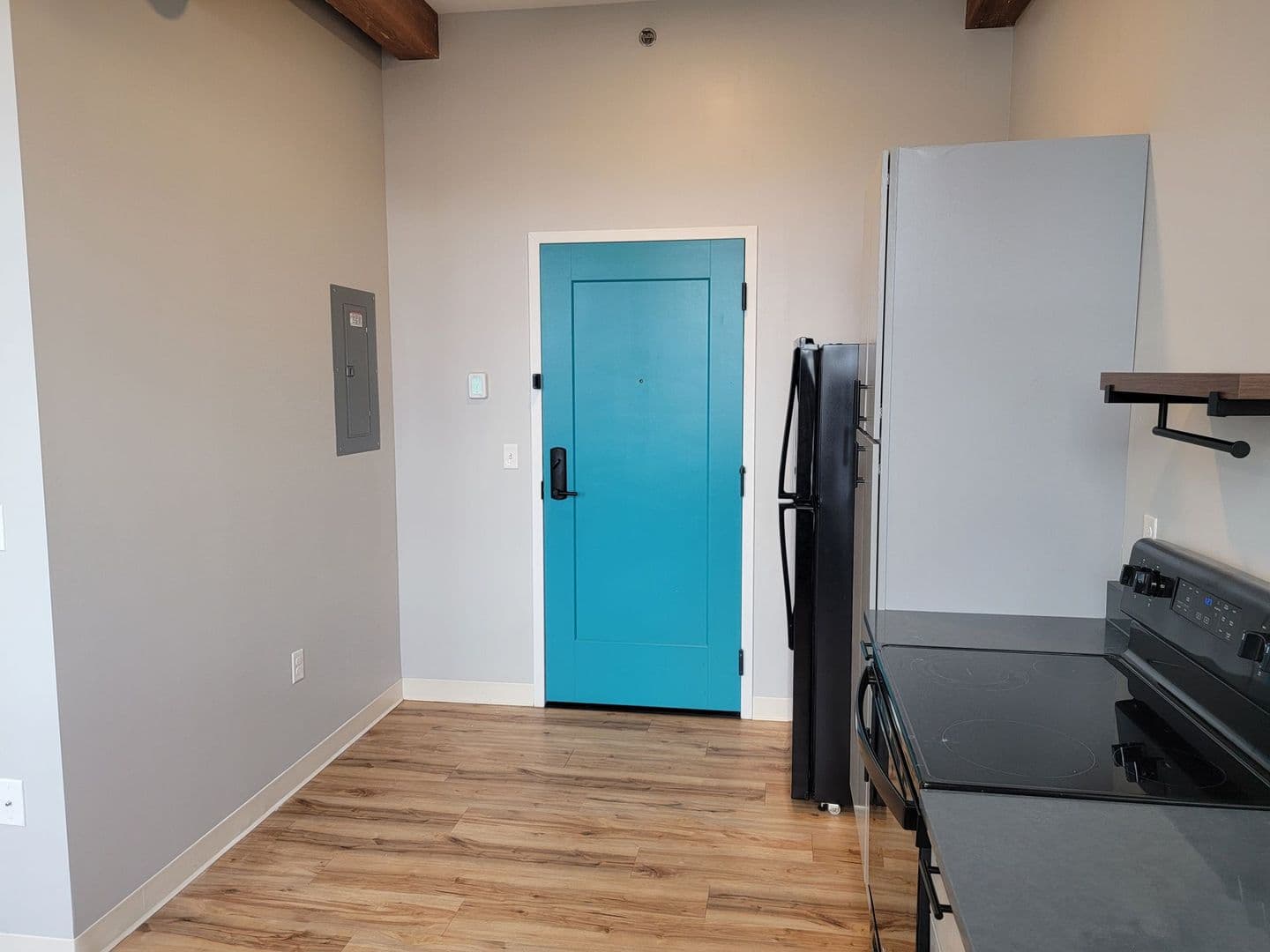Manchester Apartment: 252 Willow Street