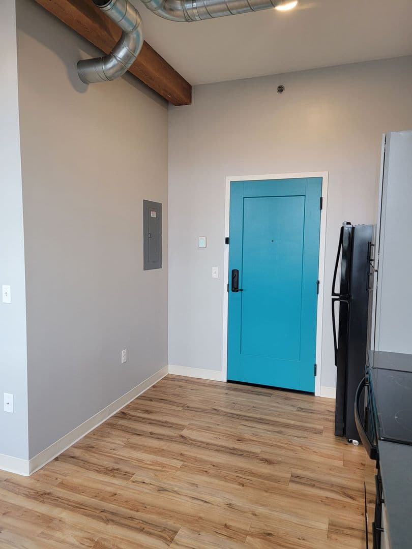Manchester Apartment: 252 Willow Street