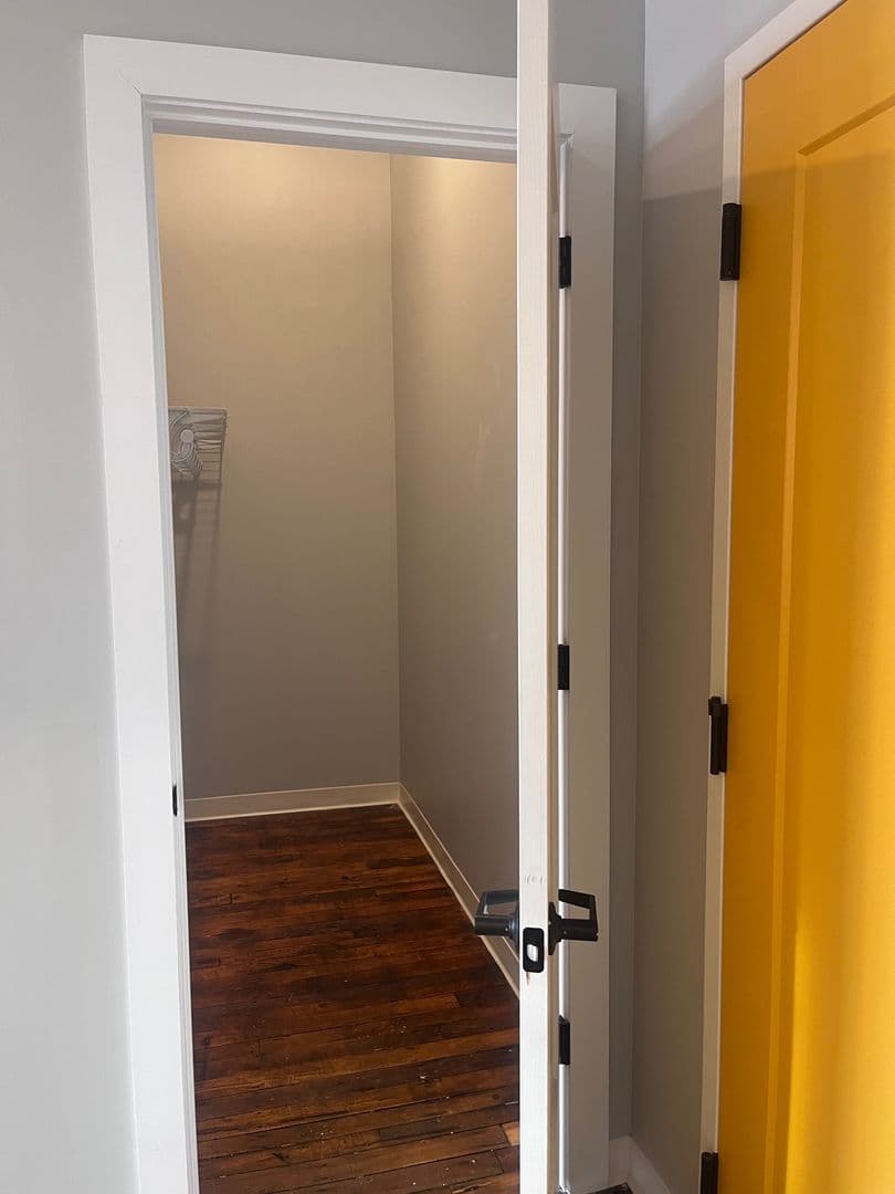 Manchester Apartment: 252 Willow Street