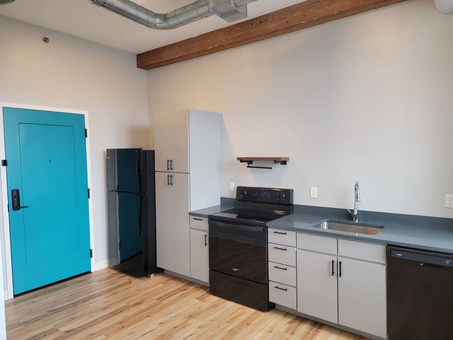 Manchester Apartment: 252 Willow Street