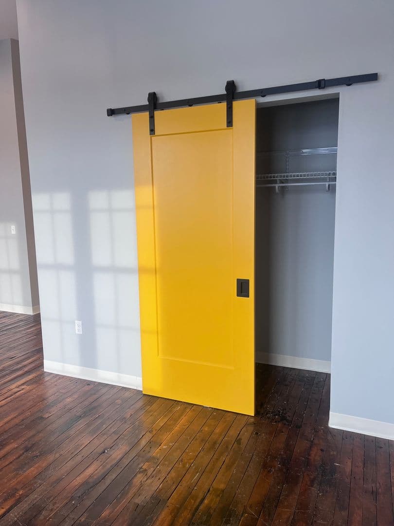 Manchester Apartment: 252 Willow Street