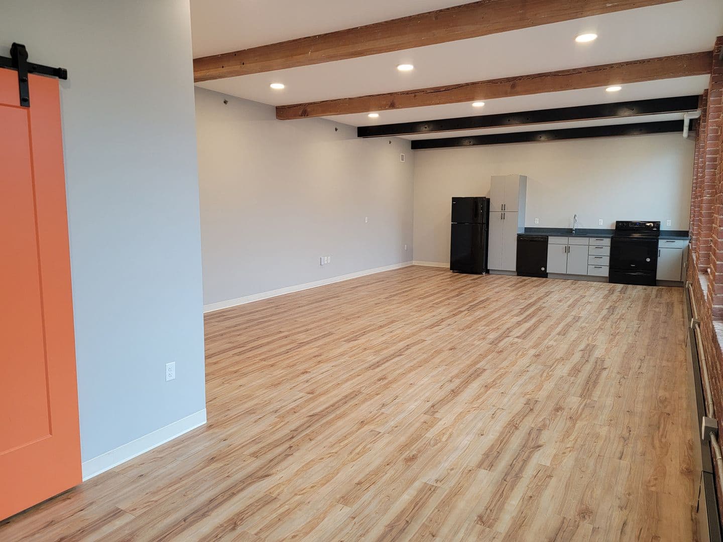 Manchester Apartment: 252 Willow Street