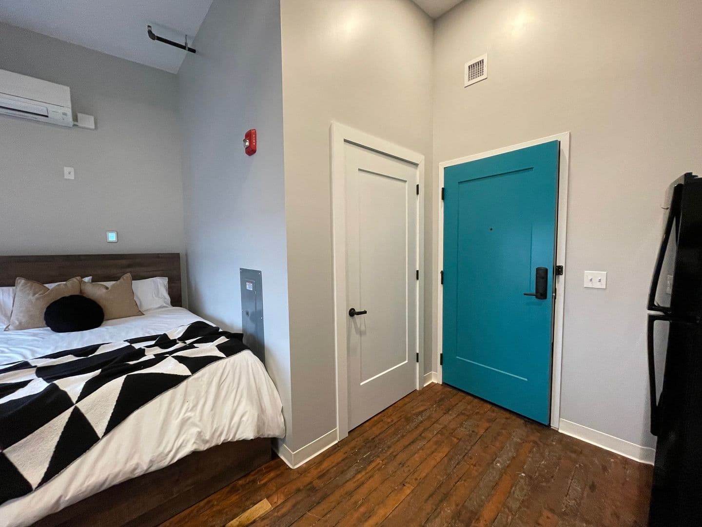 Manchester Apartment: 252 Willow Street