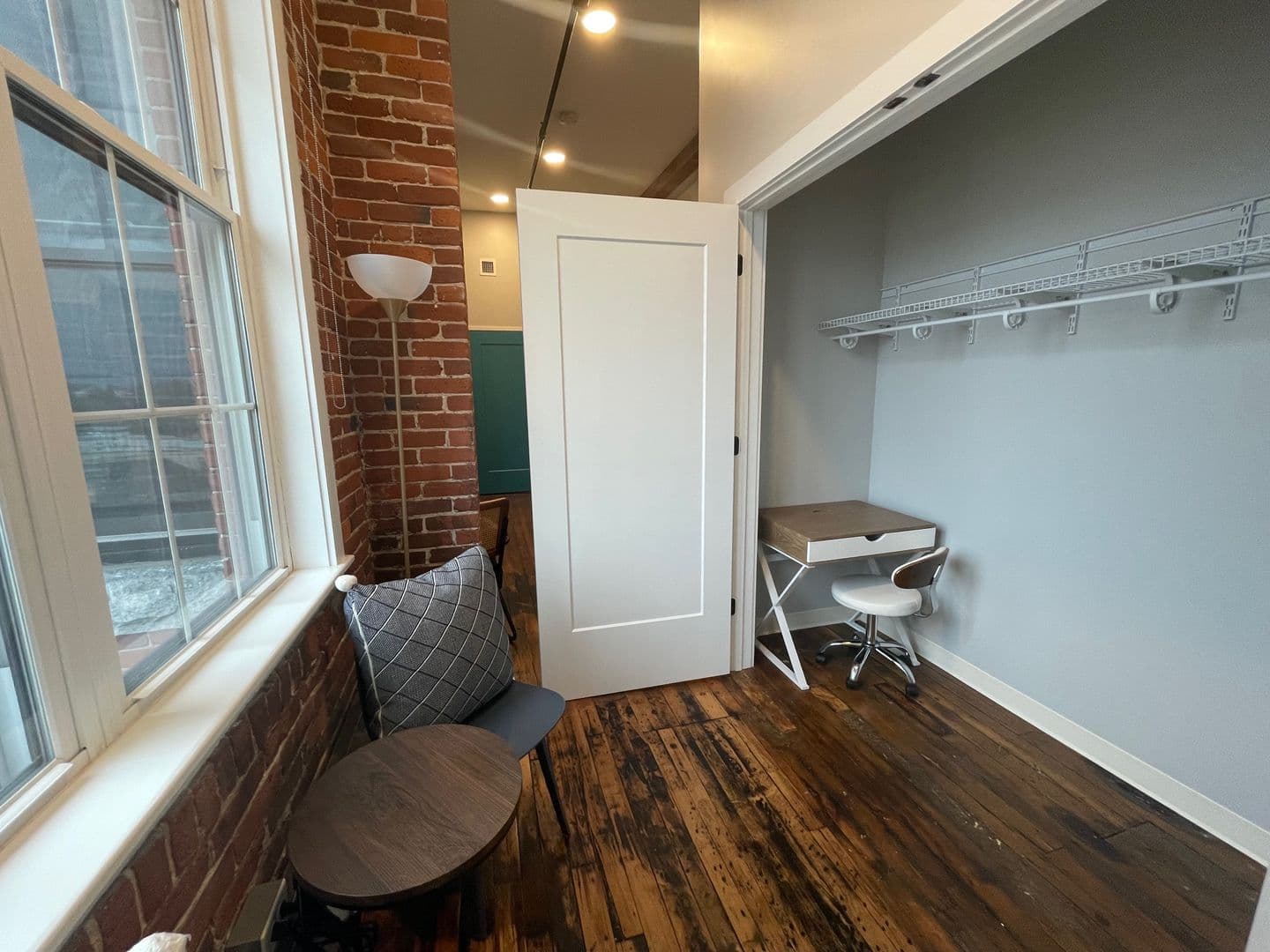 Manchester Apartment: 252 Willow Street