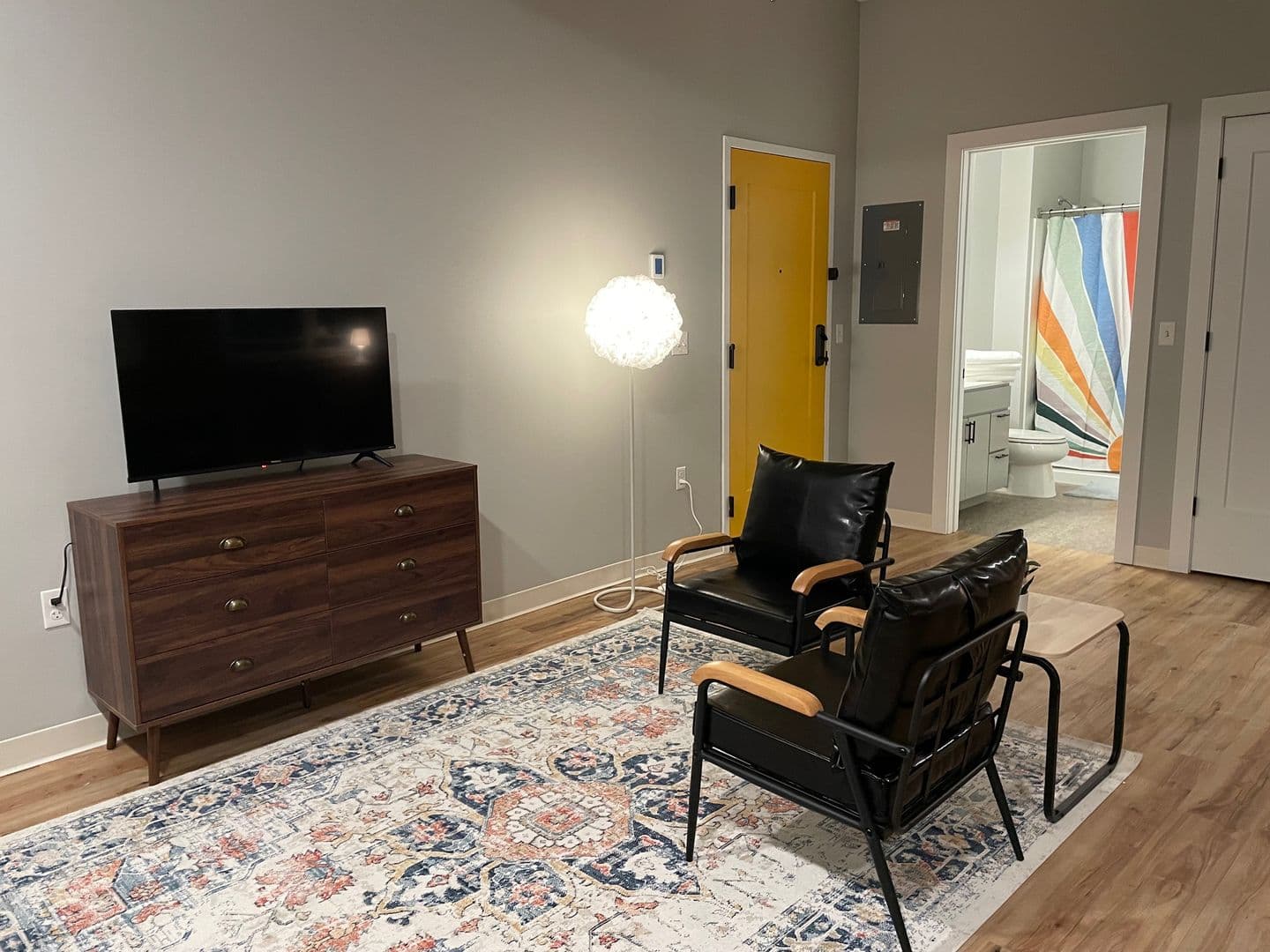 Manchester Apartment: 252 Willow Street