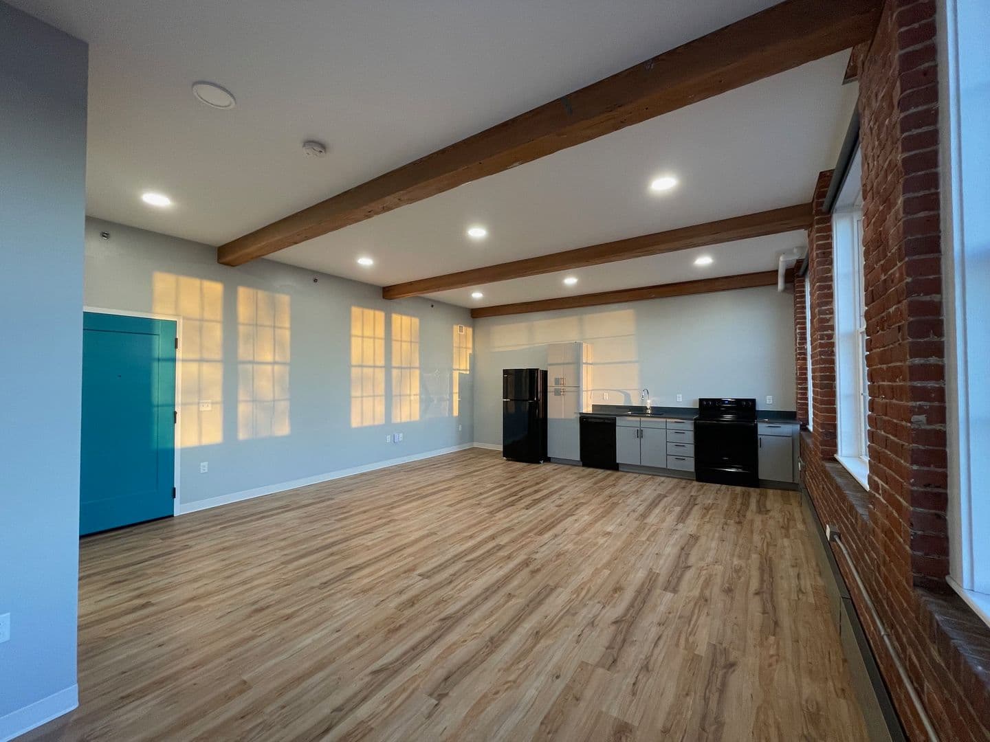 Manchester Apartment: 252 Willow Street