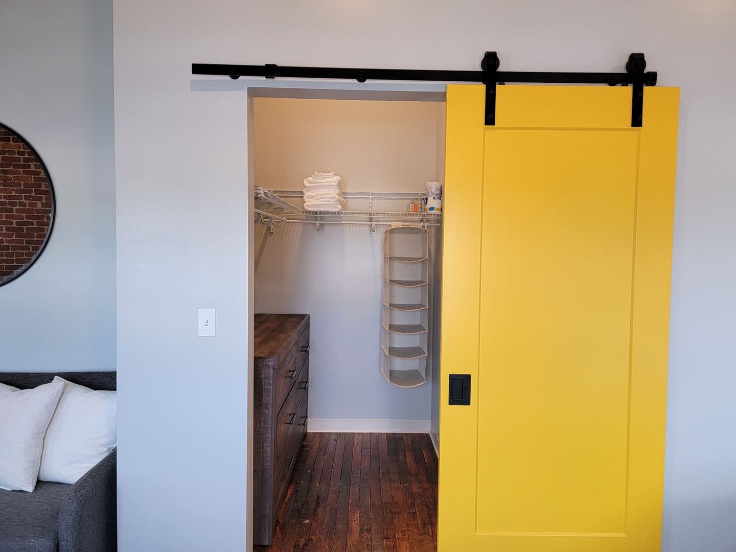 Manchester Apartment: 252 Willow Street