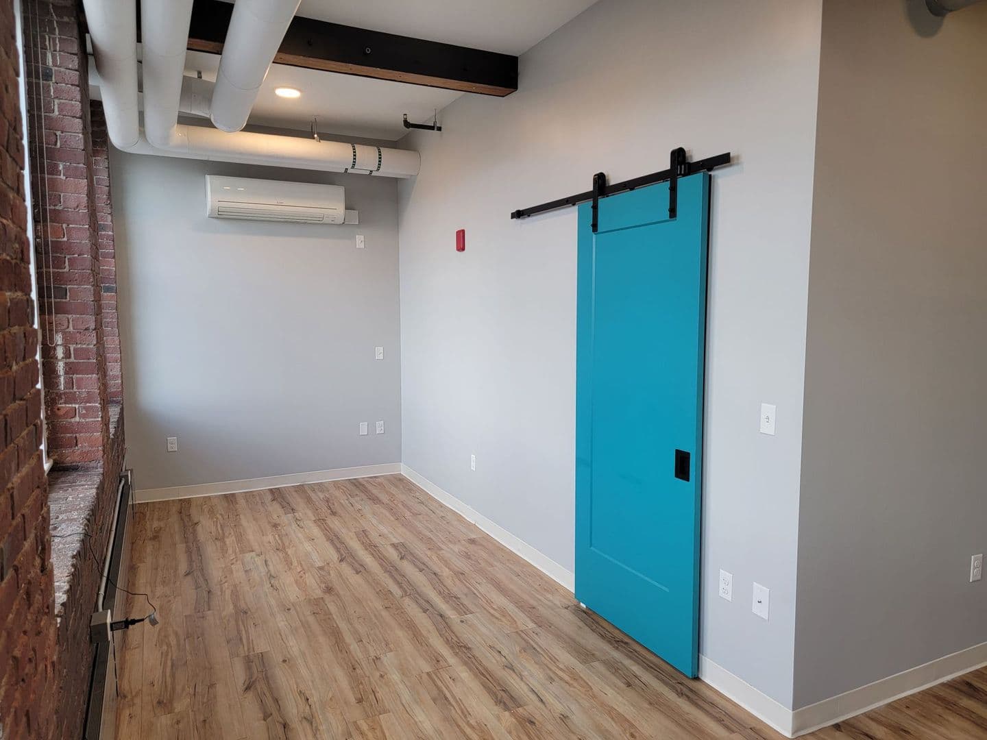 Manchester Apartment: 252 Willow Street