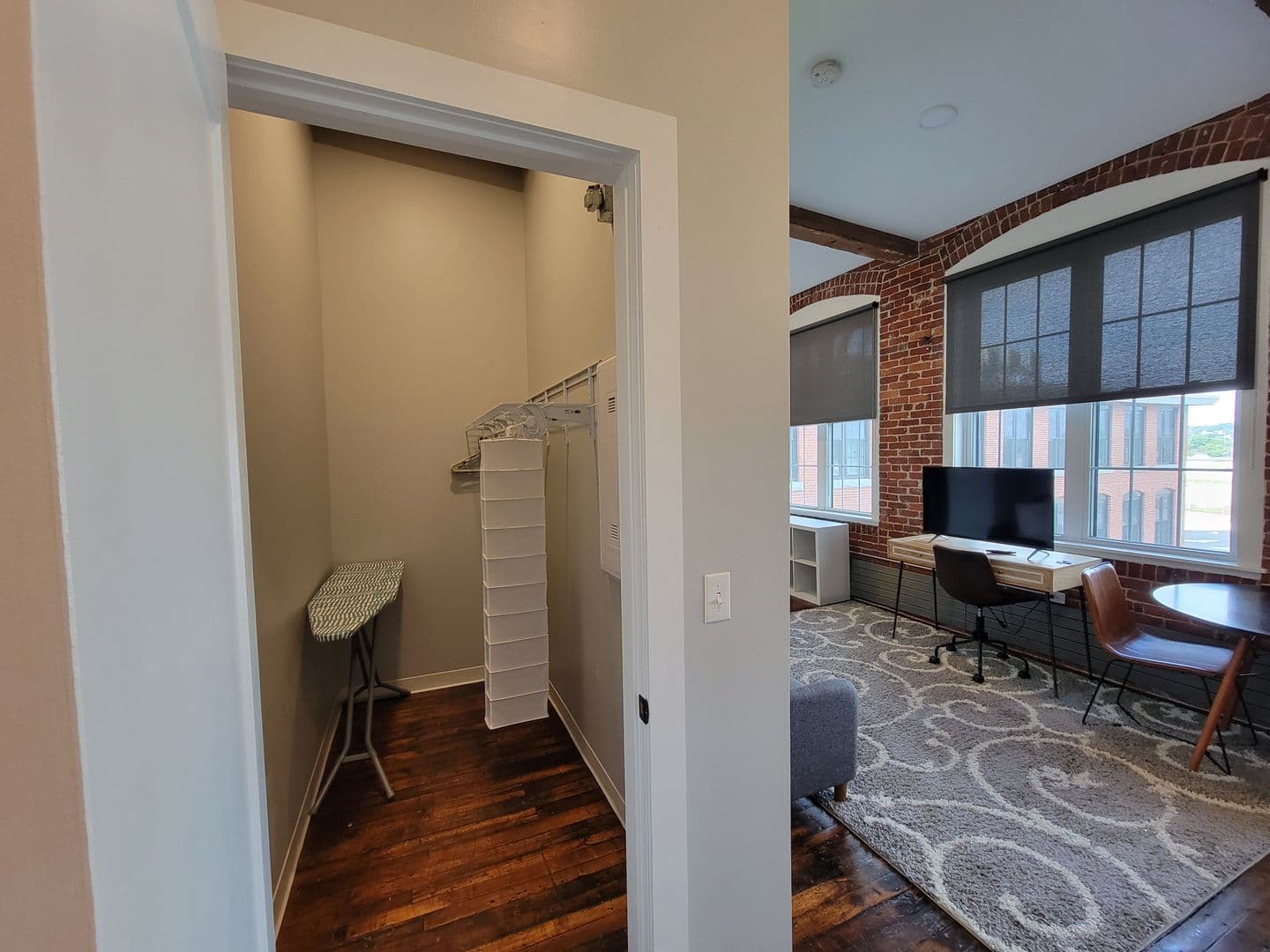 Manchester Apartment: 252 Willow Street