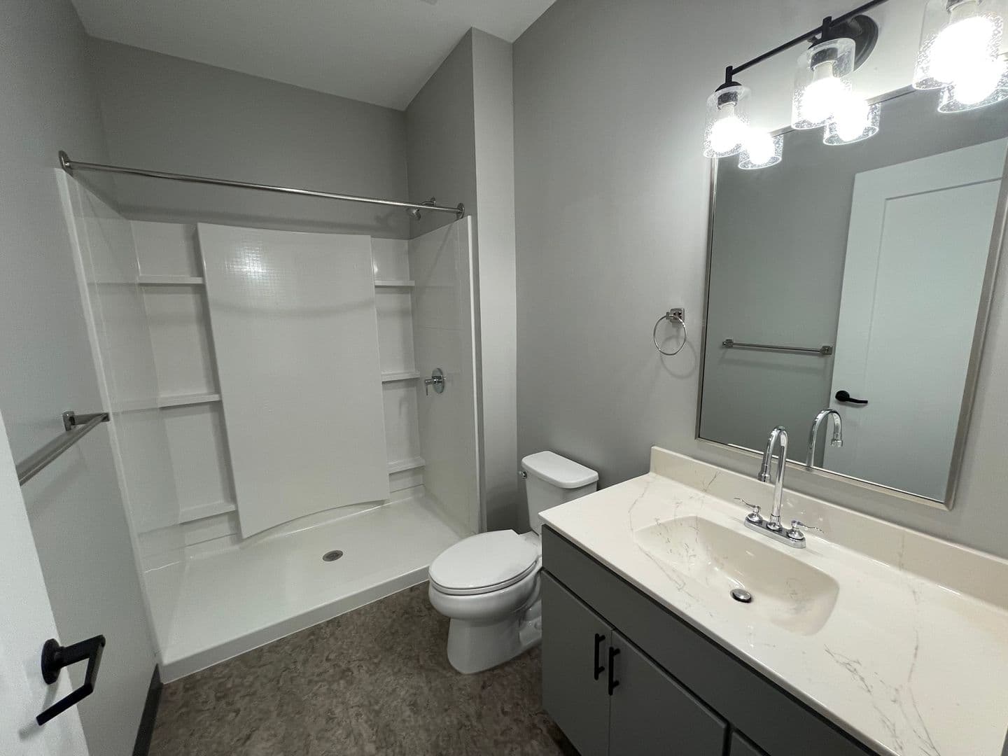 Manchester Apartment: 252 Willow Street