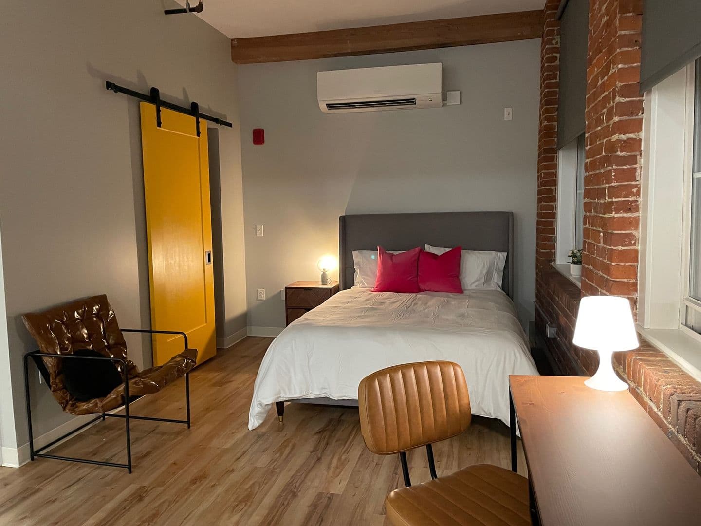 Manchester Apartment: 252 Willow Street