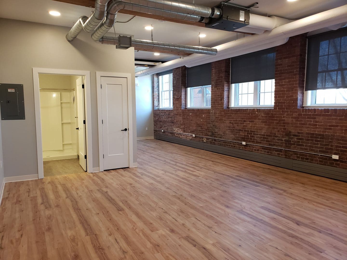 Manchester Apartment: 252 Willow Street