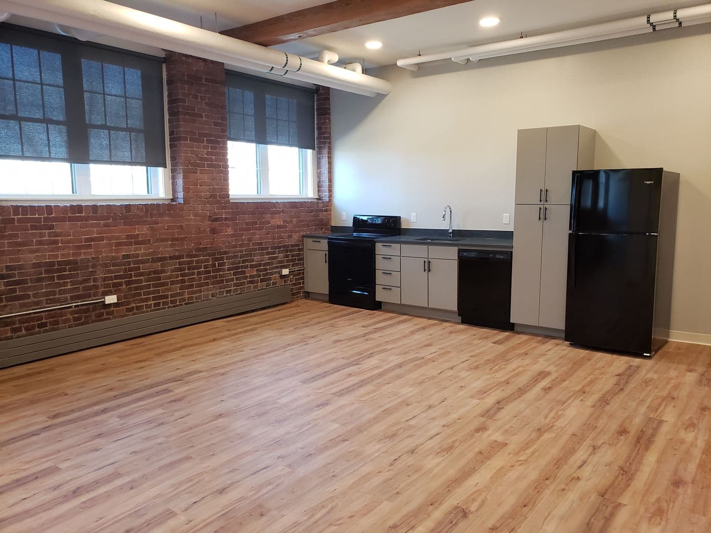 Manchester Apartment: 252 Willow Street