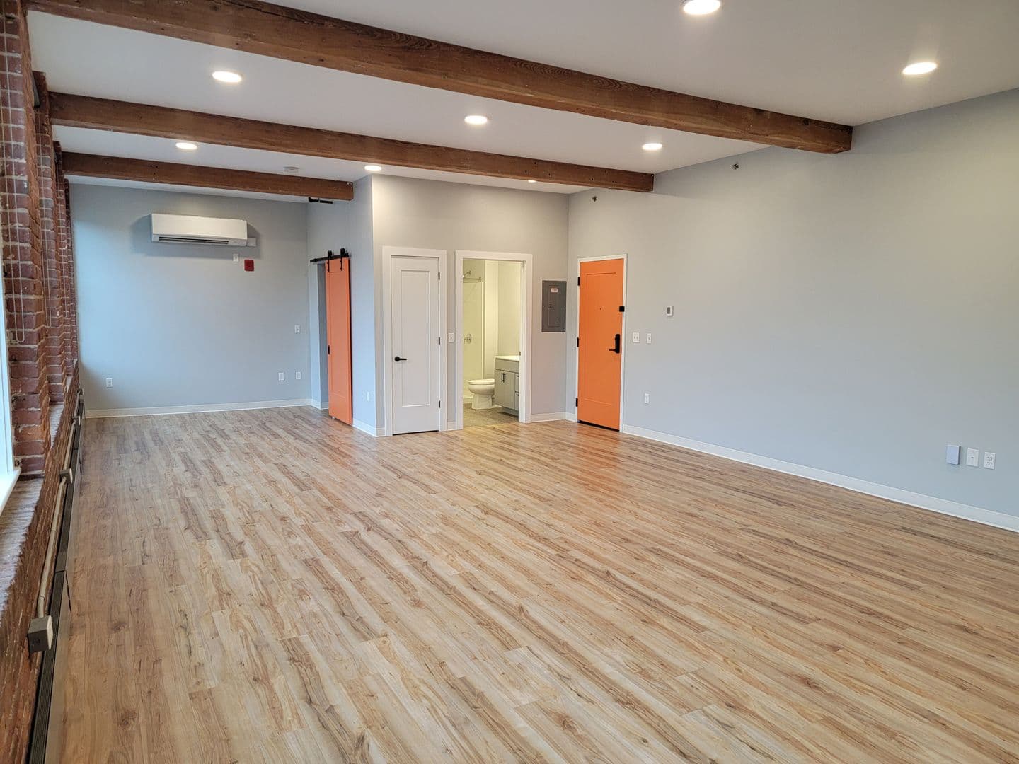 Manchester Apartment: 252 Willow Street