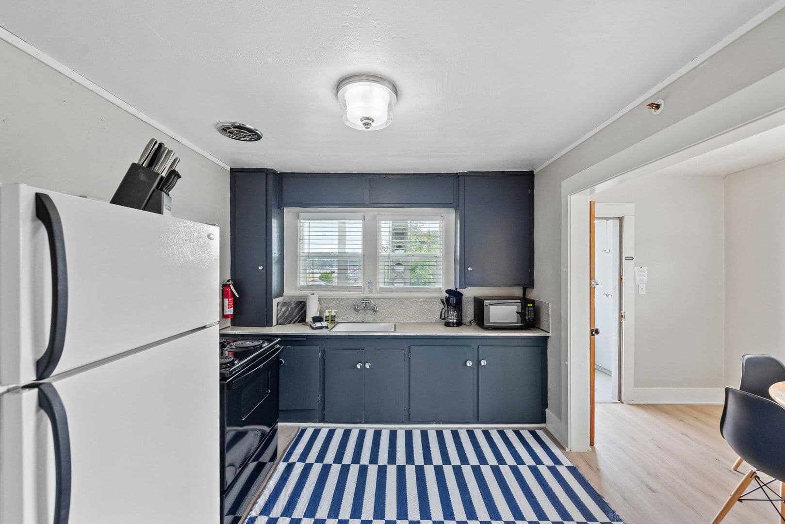 Coos Bay Apartment: 864 S 5th St. #2
