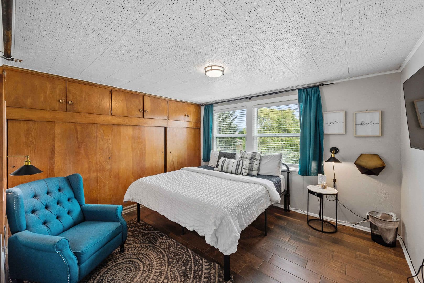Coos Bay Apartment: 864 S 5th St. #5