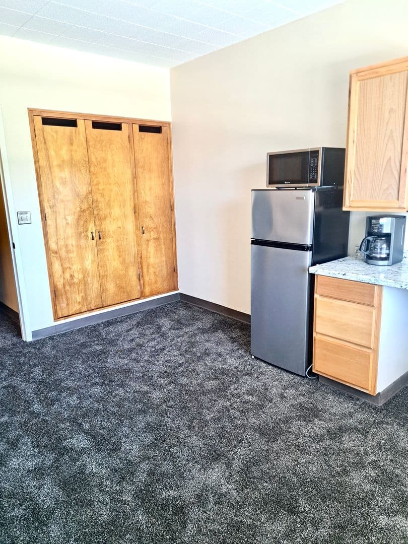 North Bend Apartment: 3959 Sheridan Ave - 3959 Sheridan Ave Apt 328
