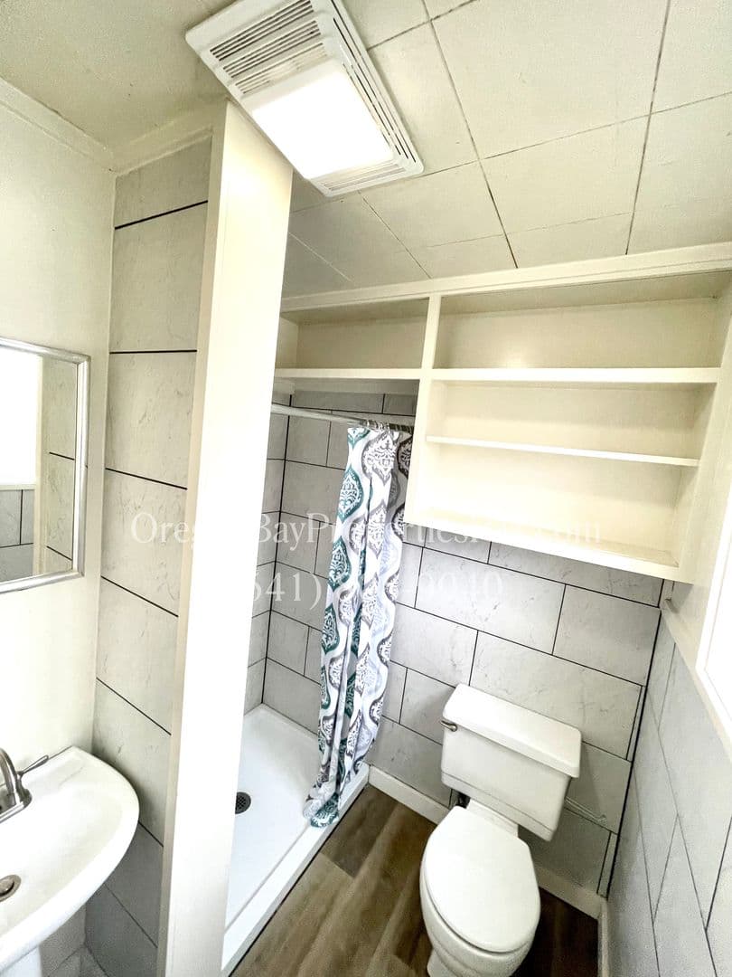 Myrtle Point Apartment: 426 4th St