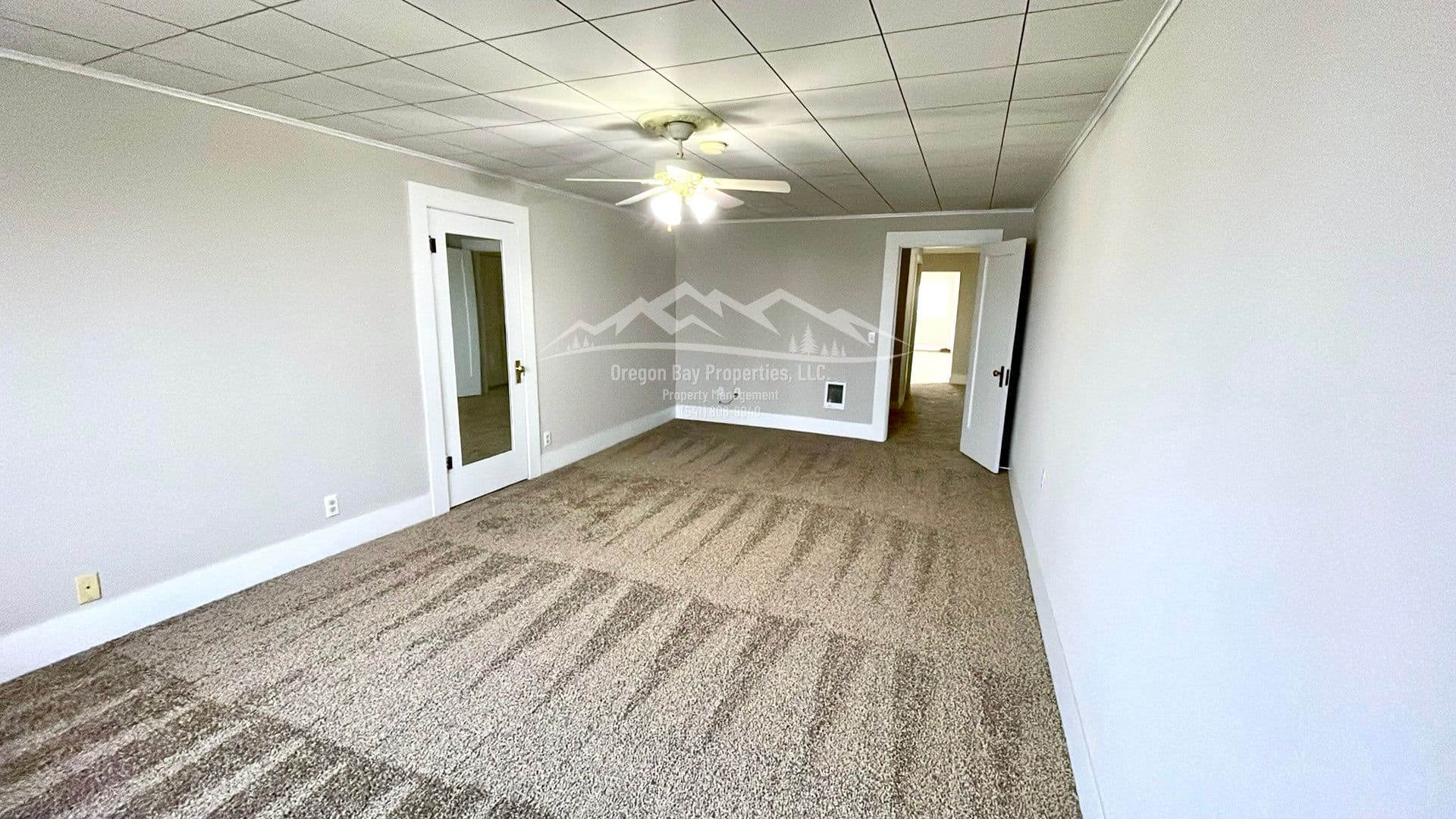 Coquille Apartment: 310 N. Dean St