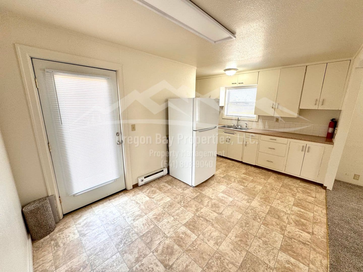 Reedsport Apartment: 920 Winchester Ave