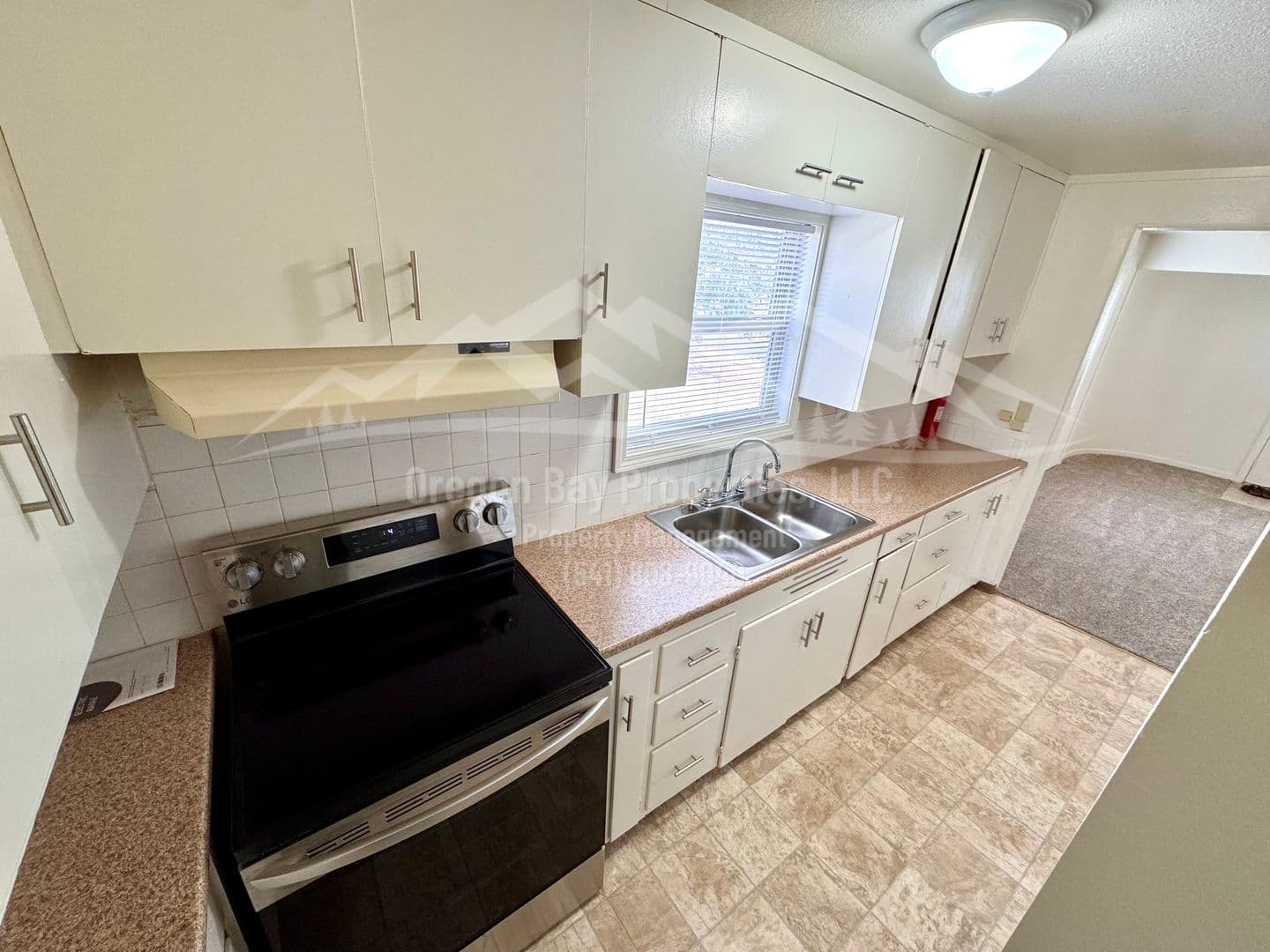 Reedsport Apartment: 920 Winchester Ave