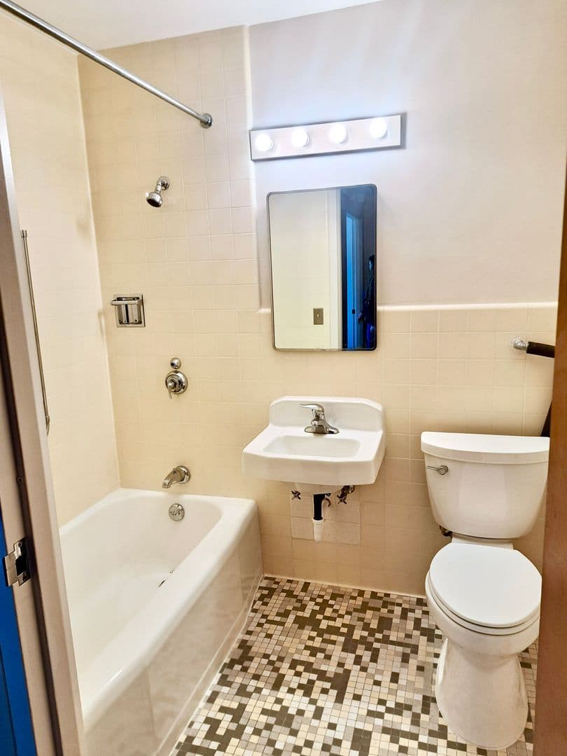 North Bend Apartment: 3959 Sheridan Ave - 3959 Sheridan Ave Apt 328