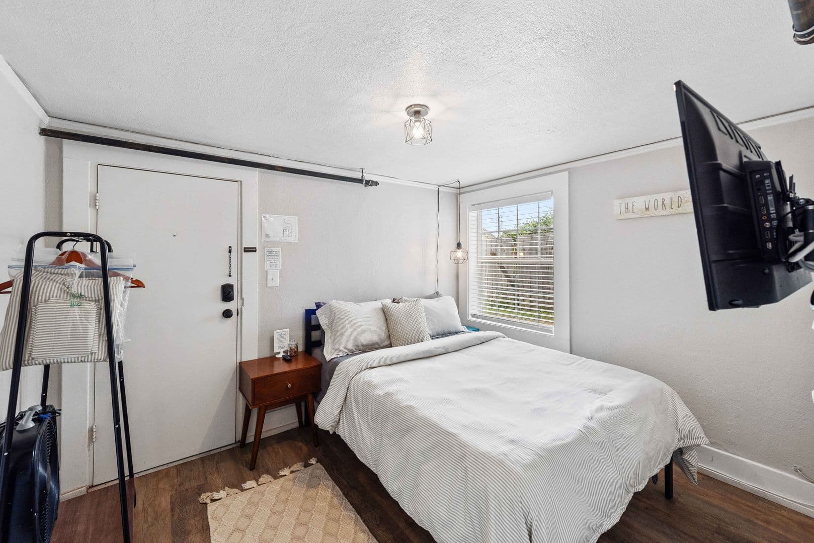 Coos Bay Apartment: 864 S 5th St. #6