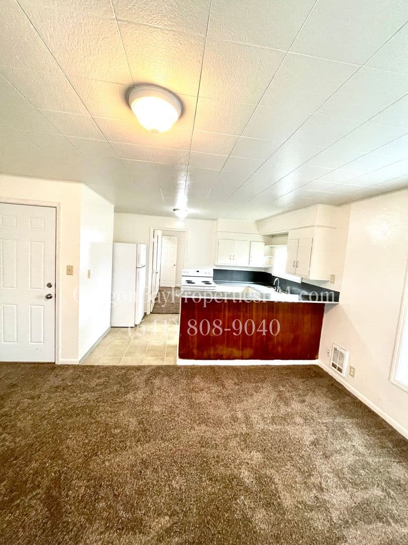 Myrtle Point Apartment: 426 4th St