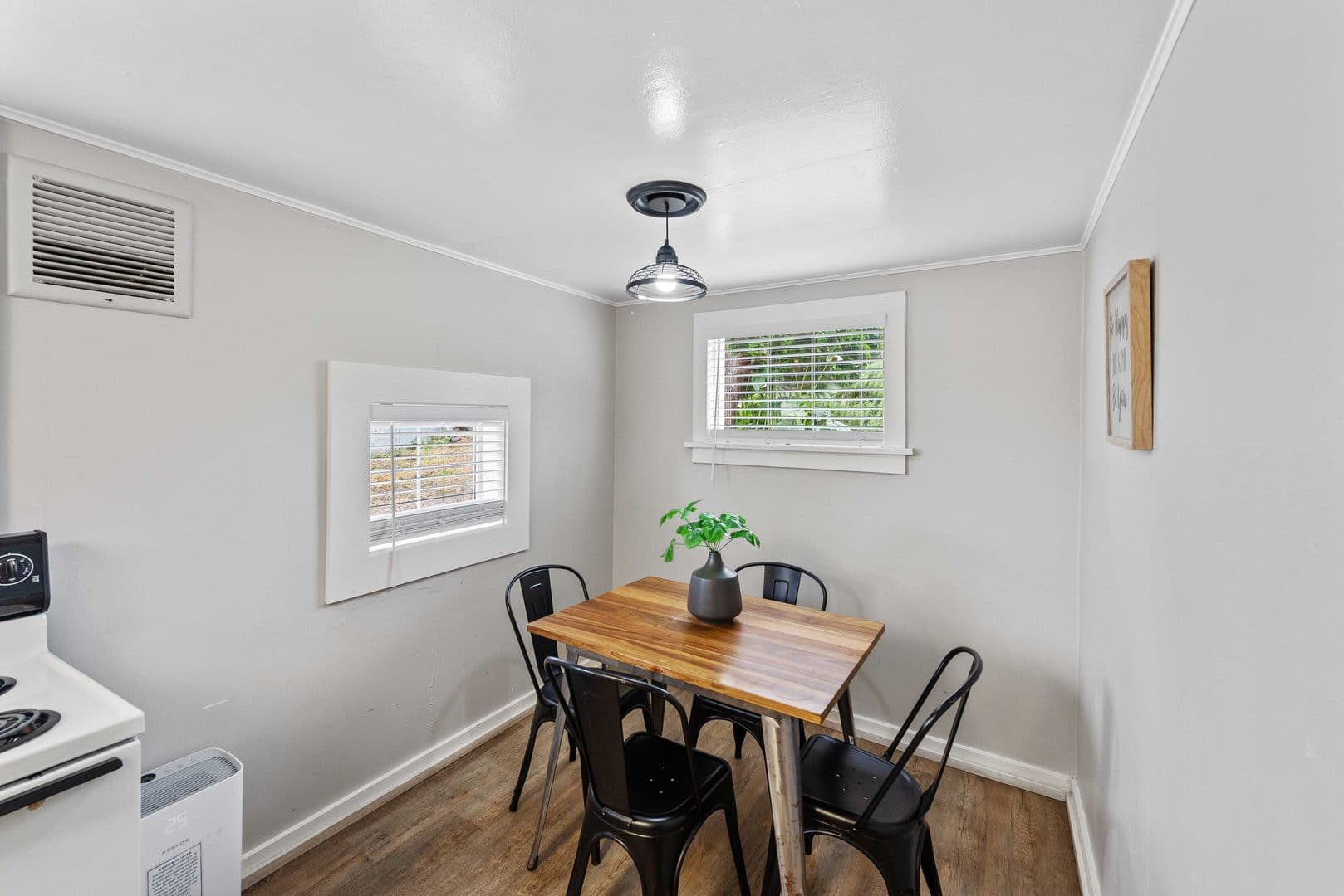 Coos Bay Apartment: 864 S 5th St. #6