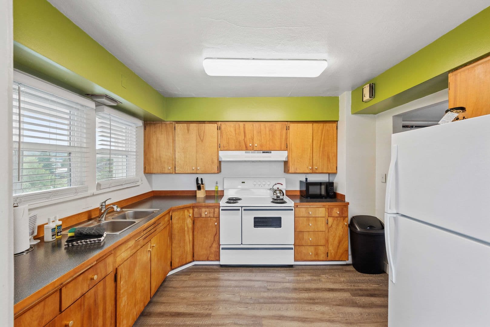 Coos Bay Apartment: 864 S 5th St. - #1