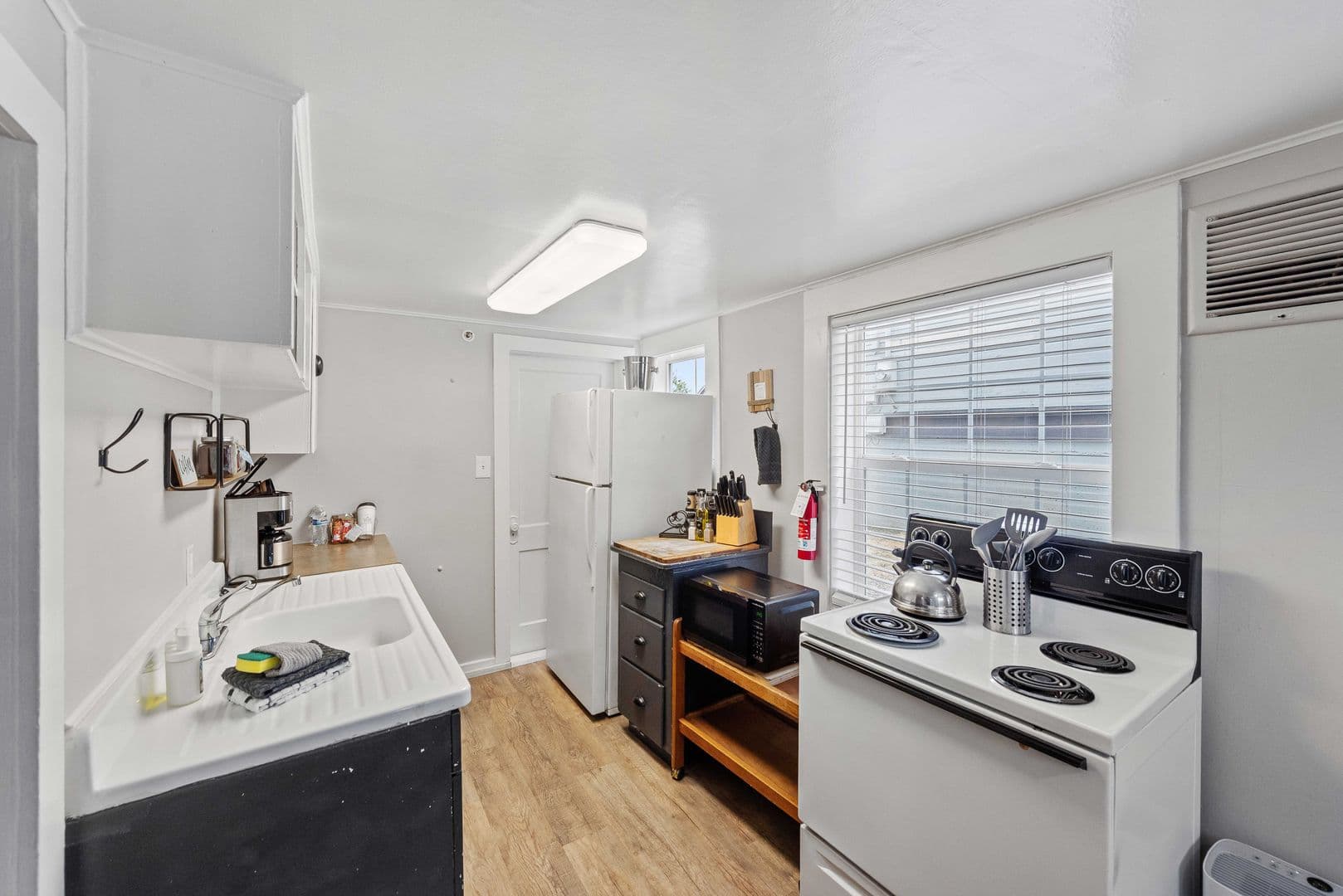 Coos Bay Apartment: 864 S 5th St. #6