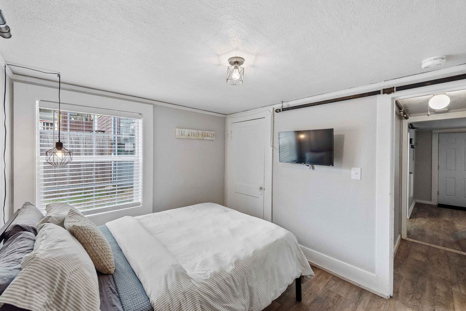 Coos Bay Apartment: 864 S 5th St. #6