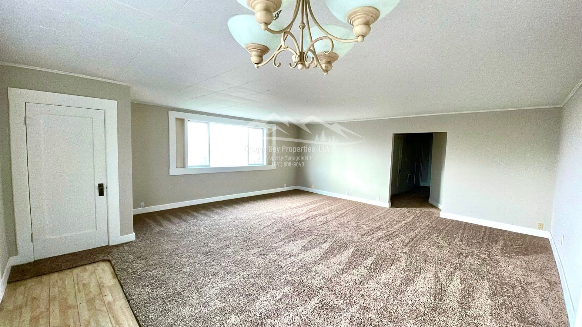 Coquille Apartment: 310 N. Dean St