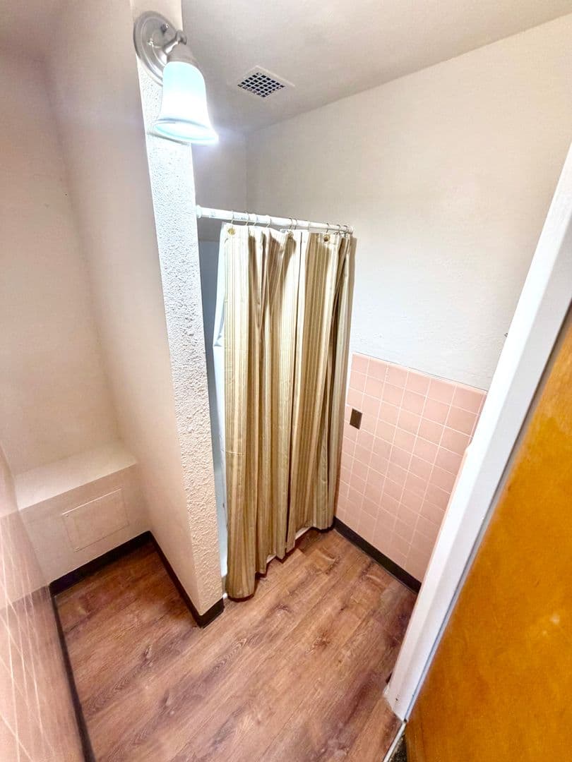 North Bend Apartment: 3959 Sheridan Ave Apt 212