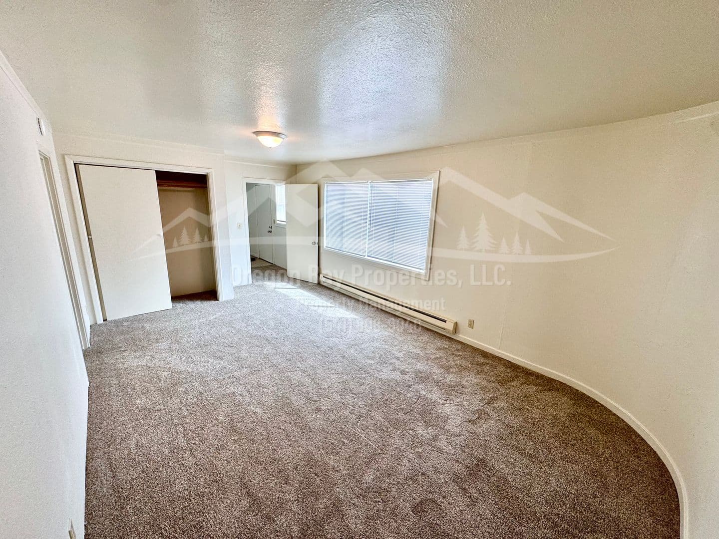 Reedsport Apartment: 920 Winchester Ave