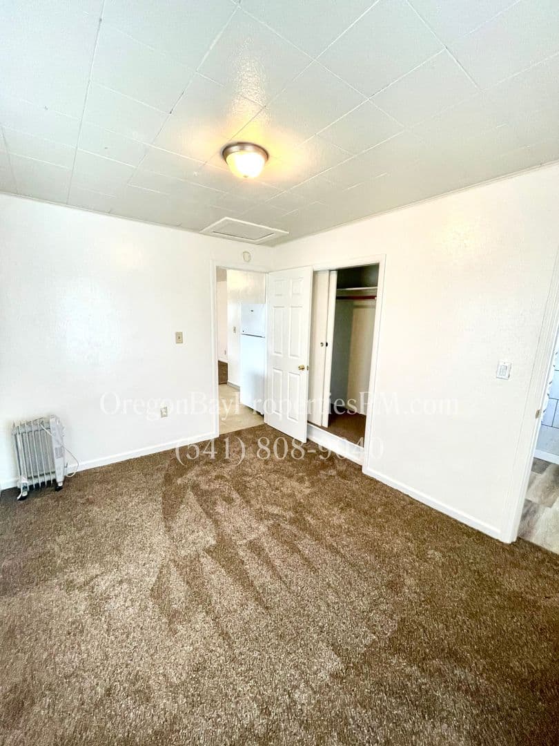 Myrtle Point Apartment: 426 4th St