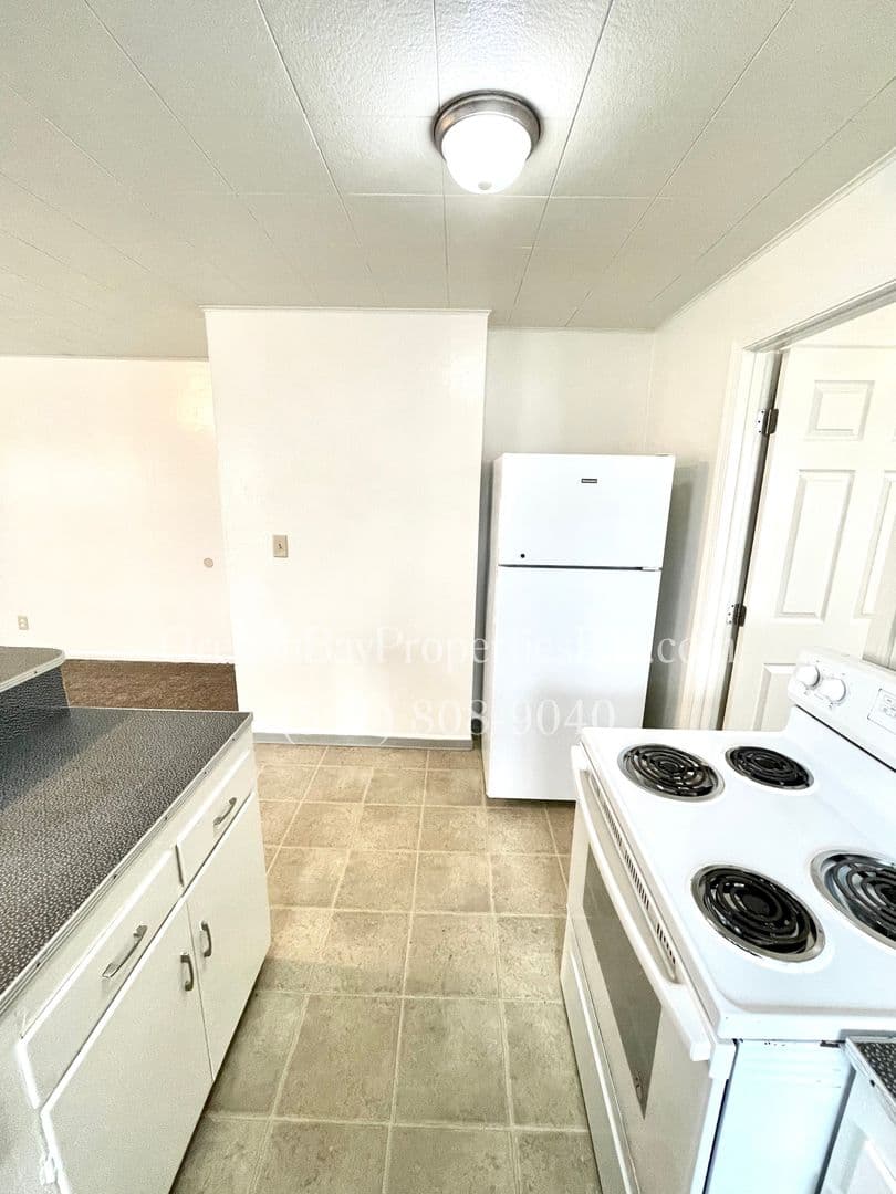 Myrtle Point Apartment: 426 4th St
