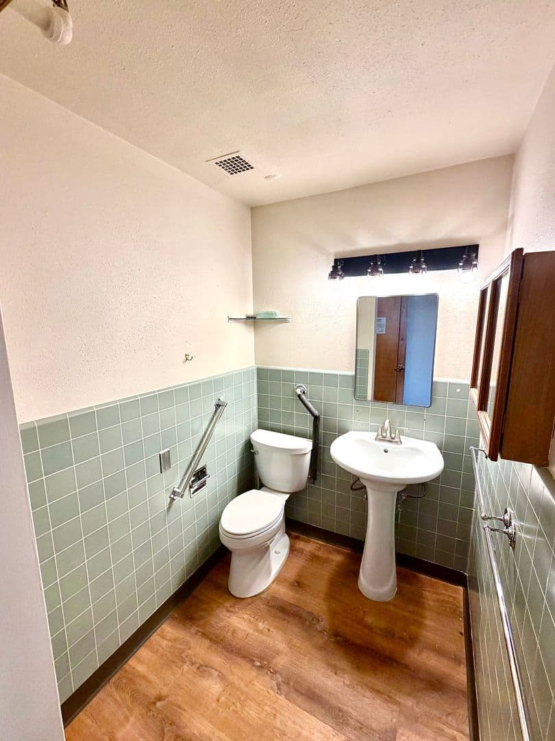 North Bend Apartment: 3959 Sheridan Ave Apt 212