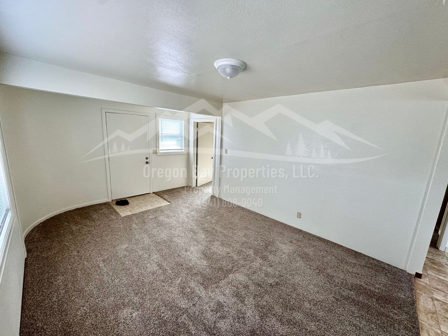 Reedsport Apartment: 920 Winchester Ave