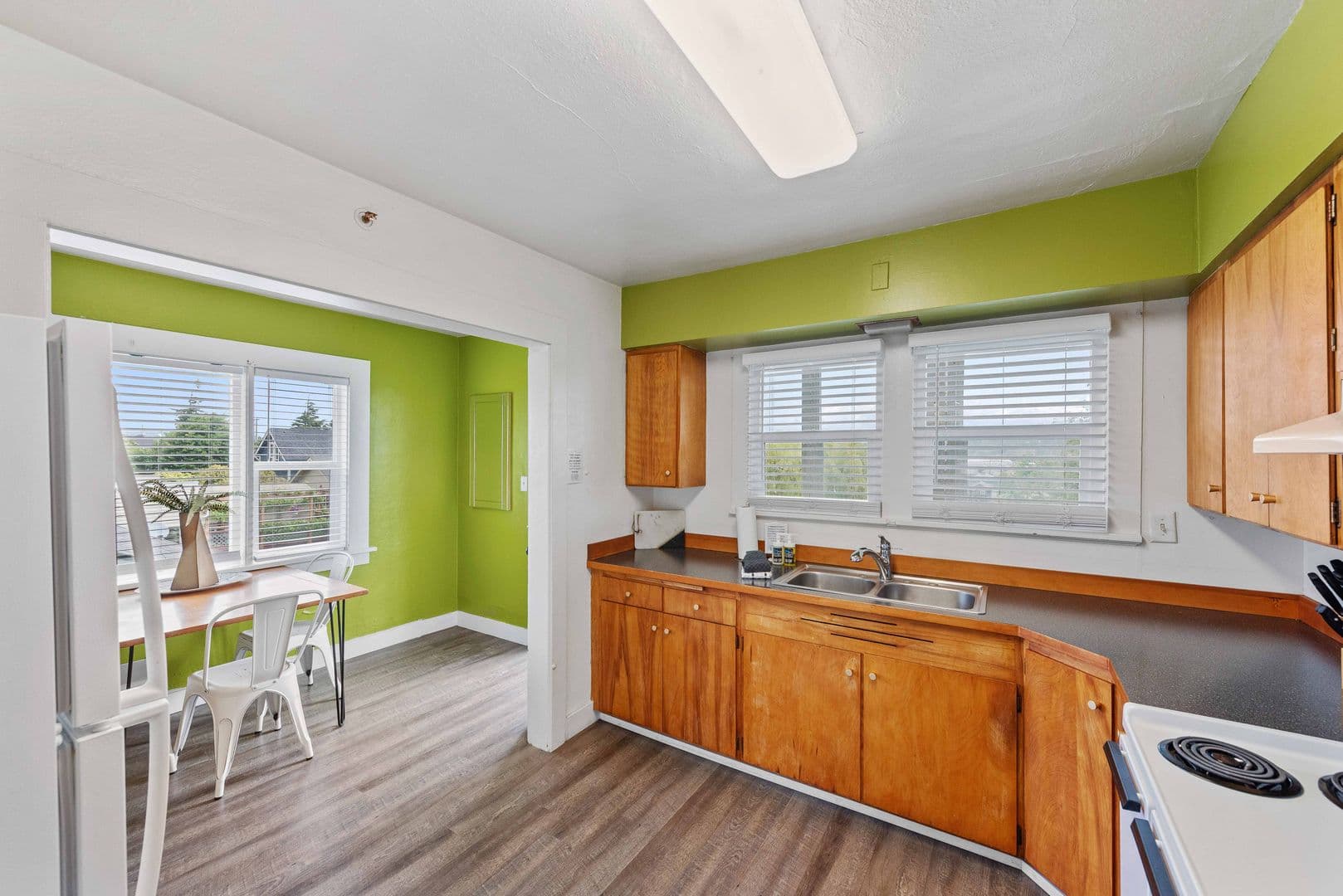 Coos Bay Apartment: 864 S 5th St. - #1