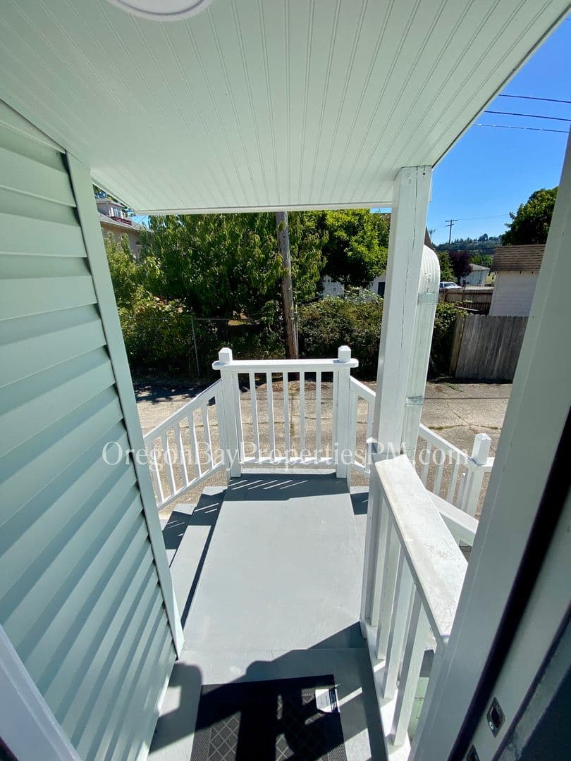 Coos Bay House: 552 Johnson Ave
